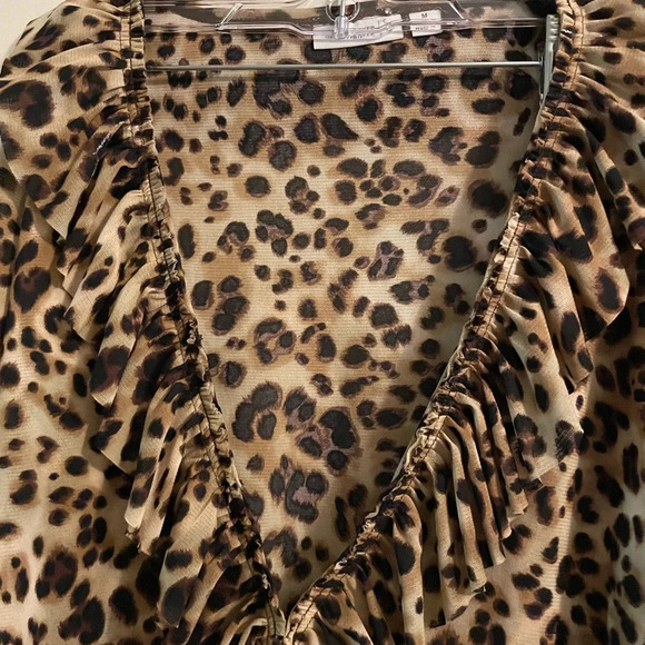 Susan Graver Leopard Print Ruffle Deep V Neck Long Sleeve Size Medium - Picture 5 of 10